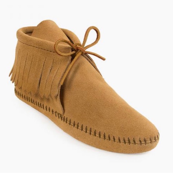 COPY - MINNETONKA FRINGED SOFT-SOLE MOCCASINS 7.5 - Picture 1 of 4